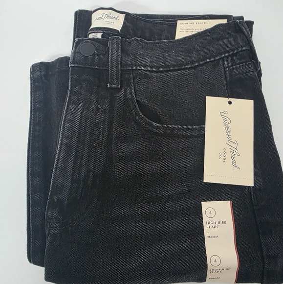 NWT! Universal Threads Women's High Rise Black Flare Jeans- Size 4 - Picture 2 of 3